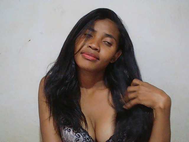 Eva-011 live cam on BongaCams
