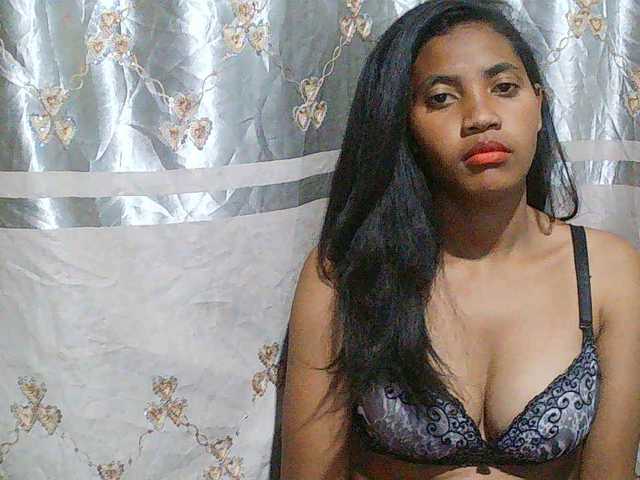 Eva-011 live cam on BongaCams
