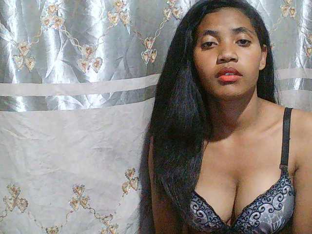 Eva-011 live cam on BongaCams