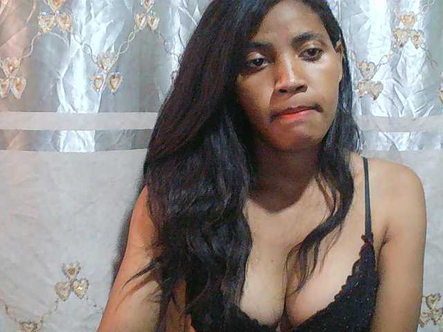 Eva-011 live cam on BongaCams