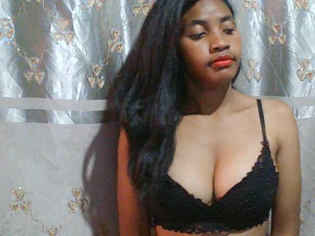 Eva-011 live cam on BongaCams