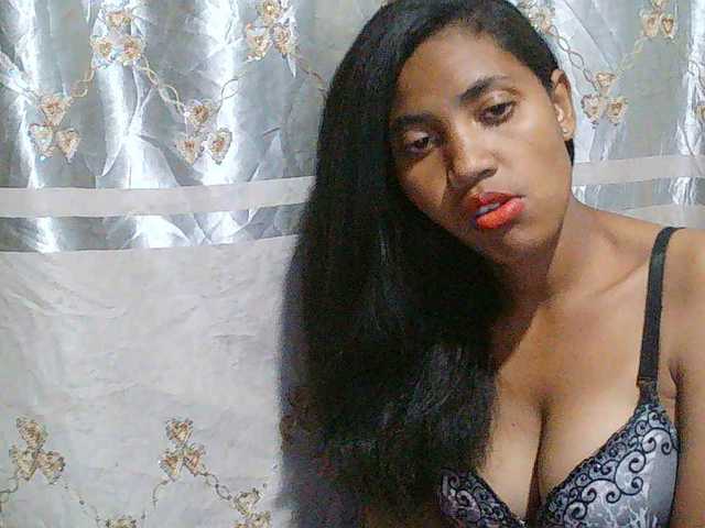 Eva-011 live cam on BongaCams