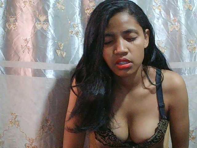 Eva-011 live cam on BongaCams