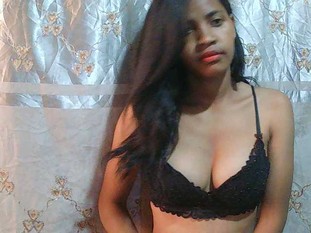 Eva-011 live cam on BongaCams