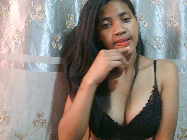 Eva-011 live cam on BongaCams