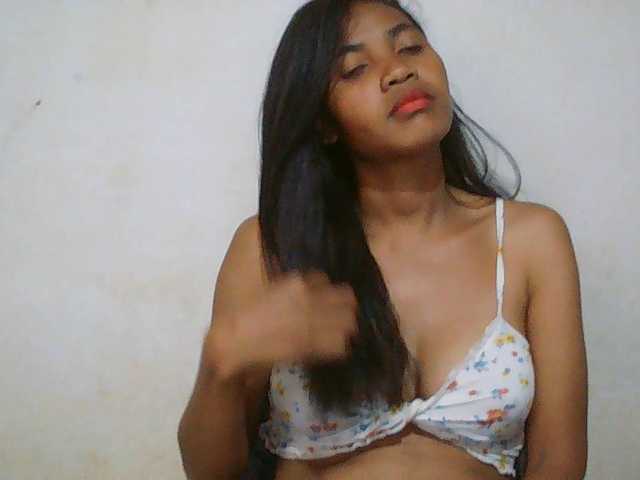 Eva-011 live cam on BongaCams