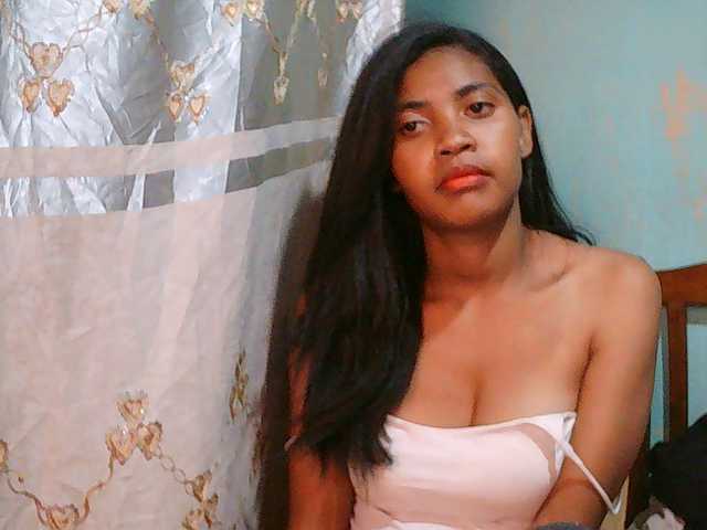 Eva-011 live cam on BongaCams