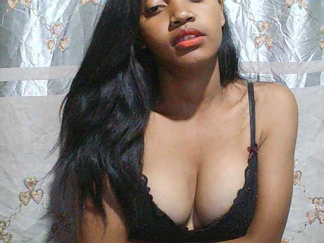 Eva-011 live cam on BongaCams