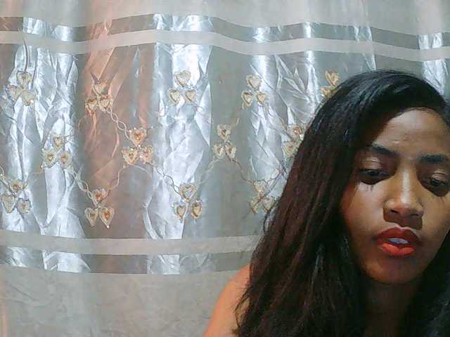 Eva-011 live cam on BongaCams