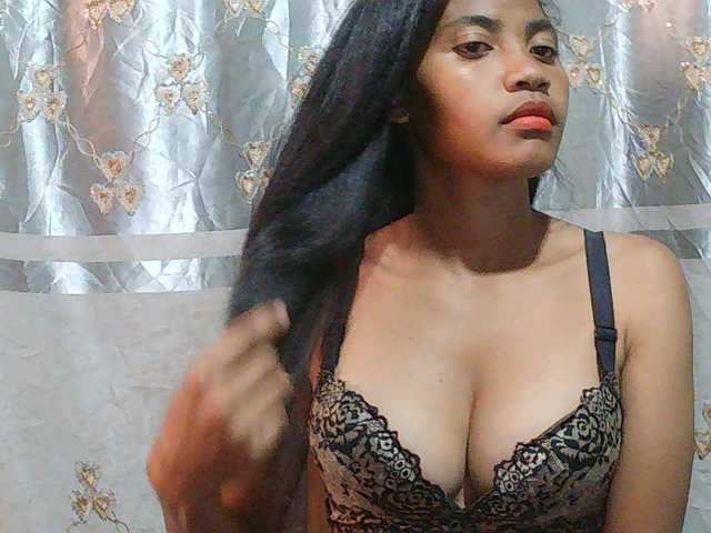 Eva-011 live cam on BongaCams