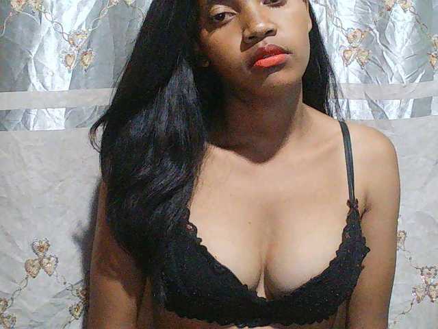 Eva-011 live cam on BongaCams