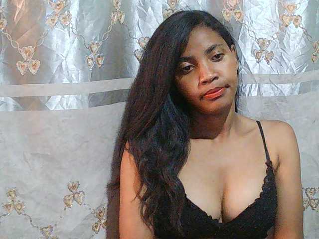 Eva-011 live cam on BongaCams