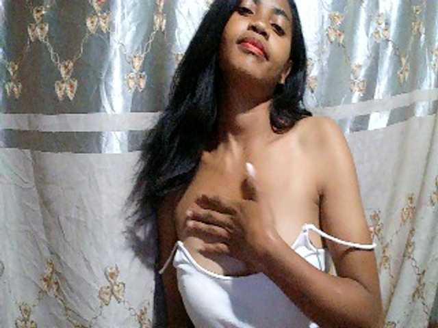 Eva-011 live cam on BongaCams
