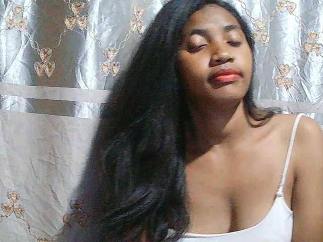 Eva-011 live cam on BongaCams