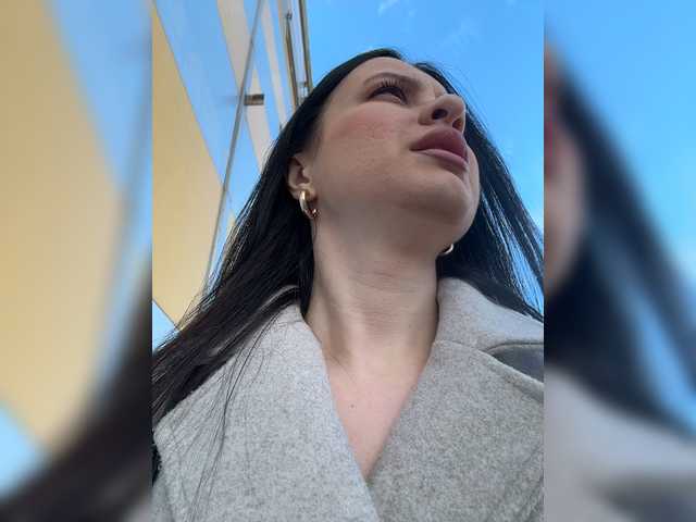 EvaRoughe's BongaCams show and profile