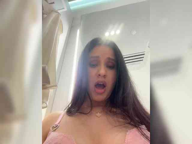 EvaRoughe Live Webcam on BongaCams