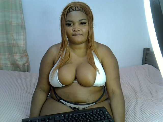 Sexxyebony254 live cam on BongaCams