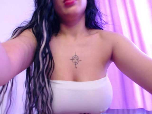 RavenFoxy live cam on BongaCams
