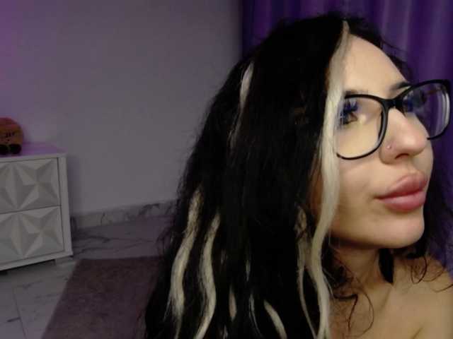 RavenFoxy live cam on BongaCams