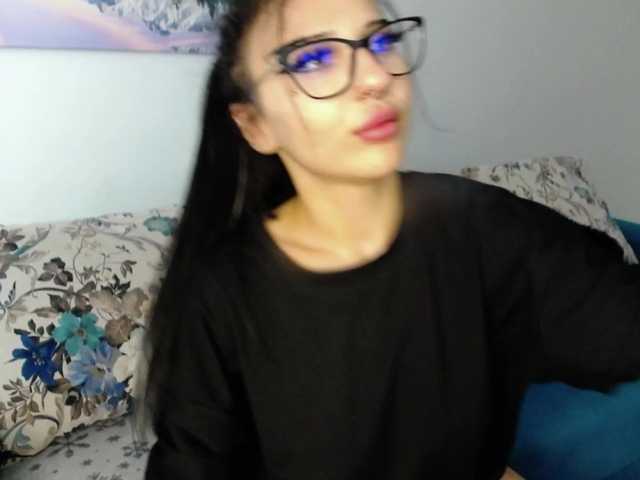 RavenFoxy live webcam show