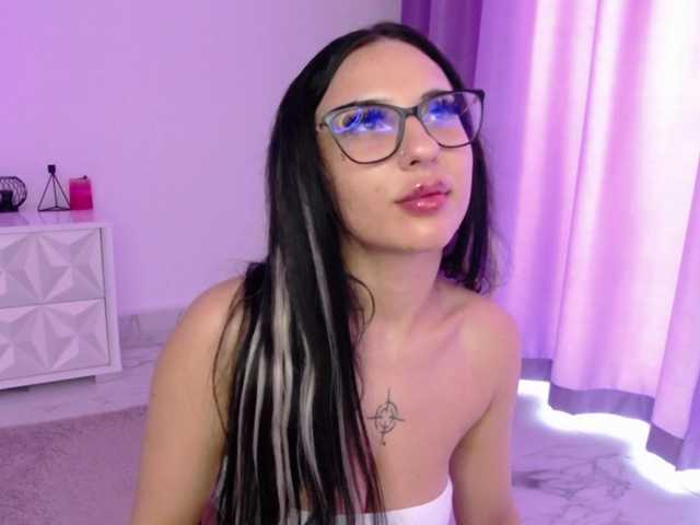 RavenFoxy live cam on BongaCams
