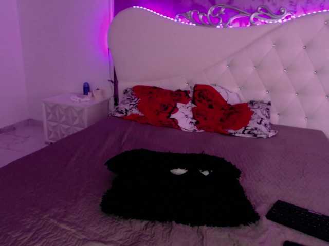 RavenFoxy live cam on BongaCams