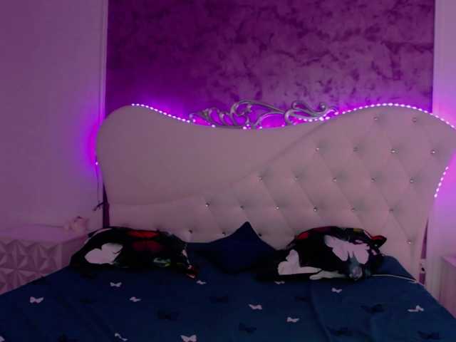 RavenFoxy live cam preview