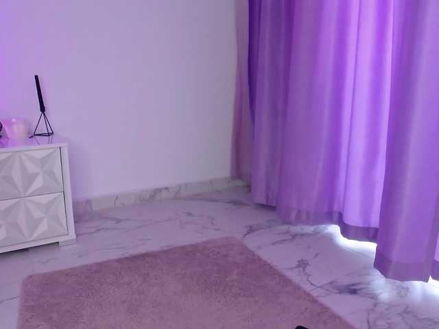 RavenFoxy live webcam show