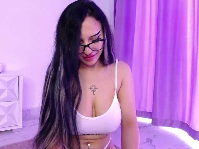 RavenFoxy live cam on BongaCams
