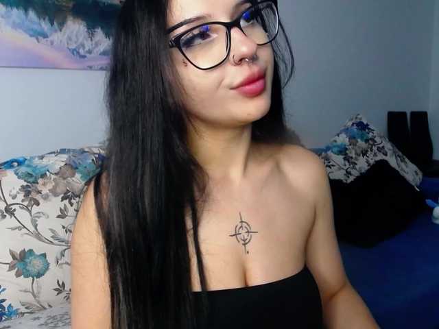 RavenFoxy live cam on BongaCams