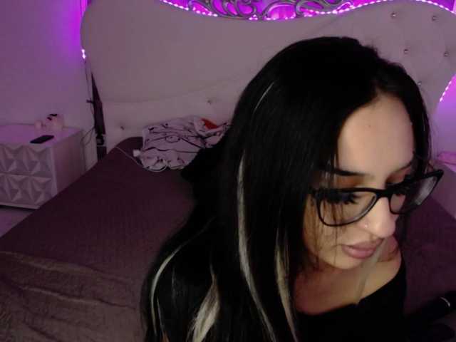 RavenFoxy live cam on BongaCams