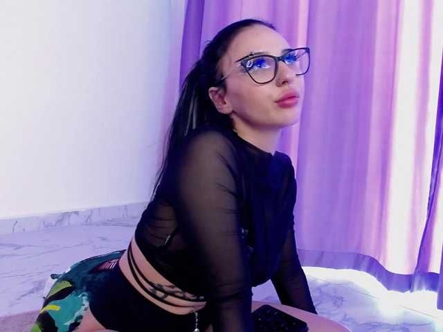 RavenFoxy live cam on BongaCams