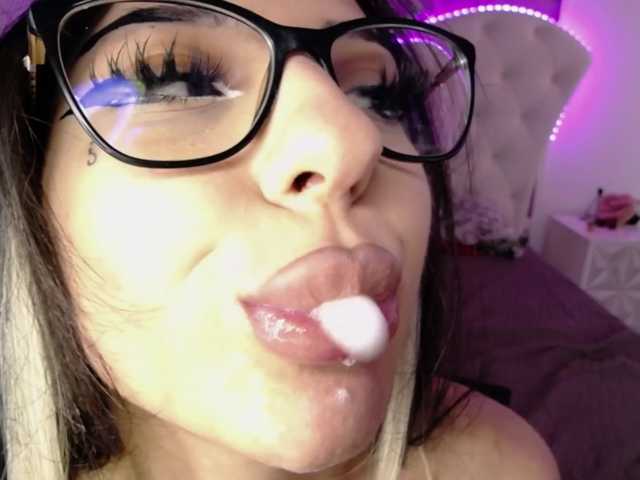RavenFoxy live cam on BongaCams