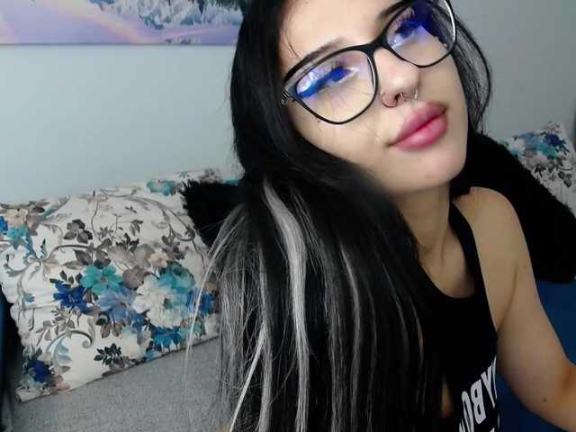 RavenFoxy live webcam show