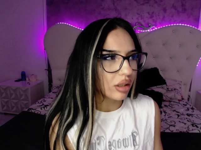 RavenFoxy live cam on BongaCams