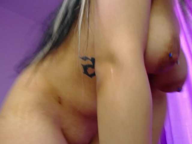RavenFoxy live cam on BongaCams