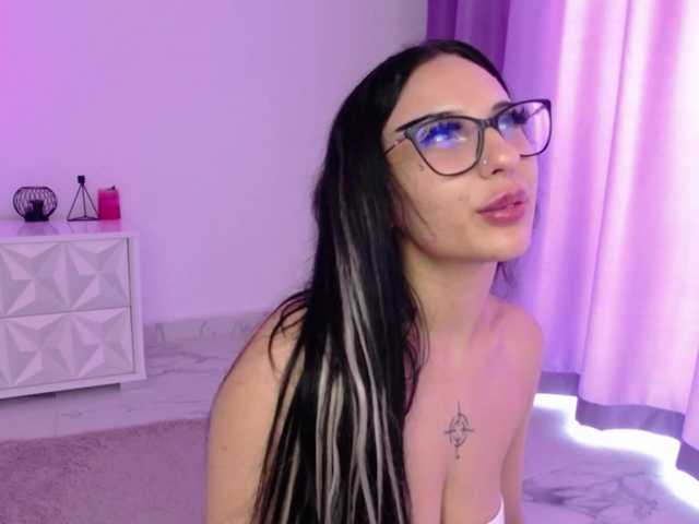 RavenFoxy live cam on BongaCams