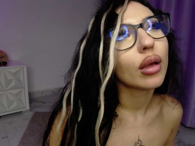 RavenFoxy live cam on BongaCams