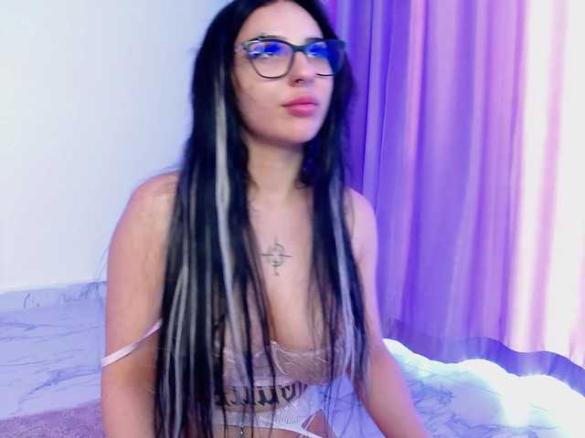 RavenFoxy live cam on BongaCams