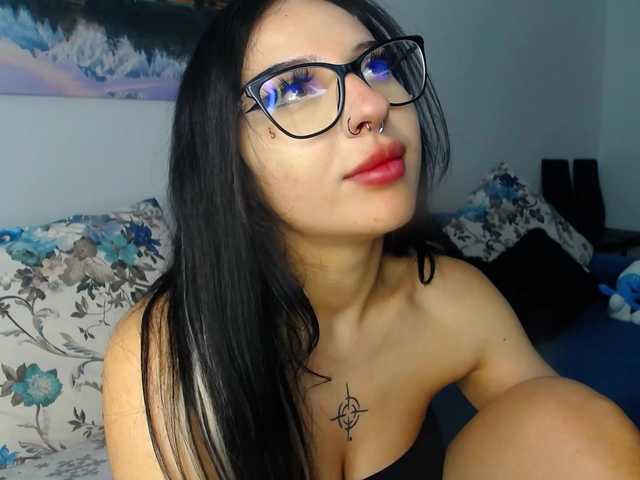 RavenFoxy live webcam show