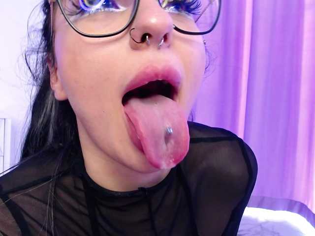 RavenFoxy live cam on BongaCams