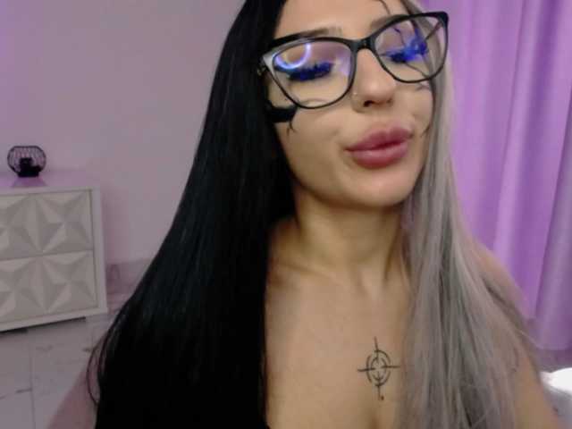 RavenFoxy live cam on BongaCams