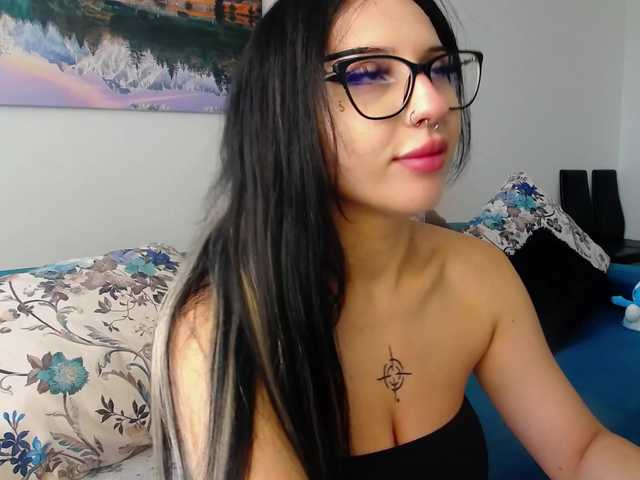 RavenFoxy live webcam show