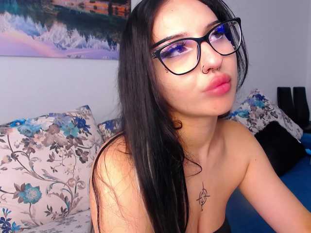 RavenFoxy live cam on BongaCams