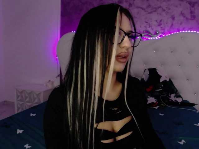 RavenFoxy live cam on BongaCams