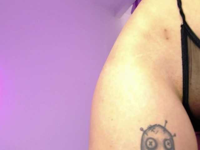 RavenFoxy live cam on BongaCams