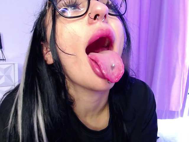 RavenFoxy live cam on BongaCams