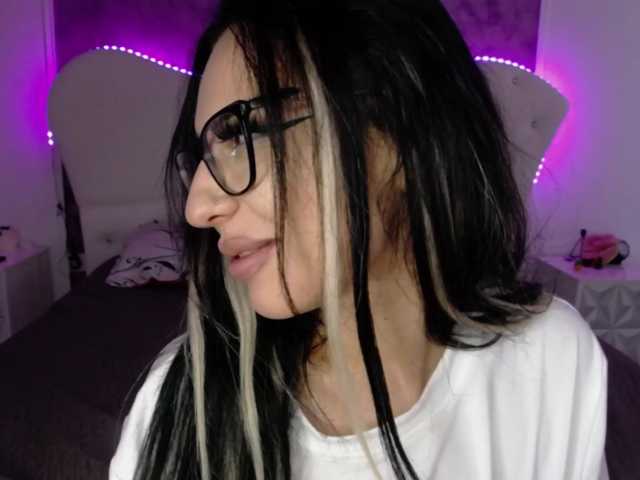 RavenFoxy live cam on BongaCams