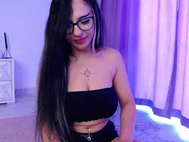 RavenFoxy live cam on BongaCams