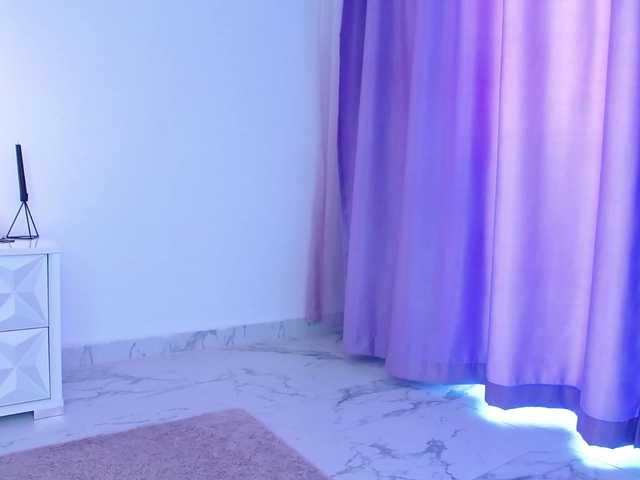 RavenFoxy live webcam show
